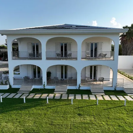 Apartmanhotel Achiropita 4*