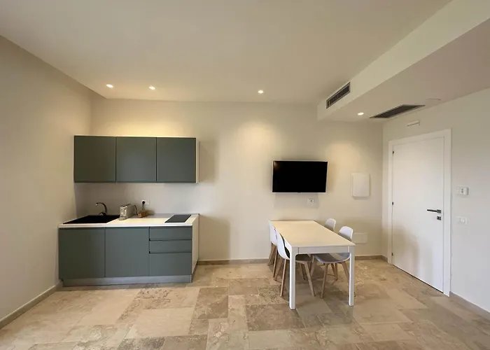 Achiropita מלון דירות רוסאנו