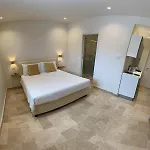 Achiropita Aparthotel 4*