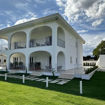Achiropita Aparthotel 4*